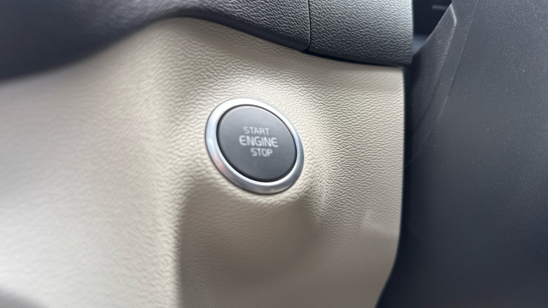 Volvo XC40 2.0 B3P Ultra Dark 5dr Auto Petrol Estate